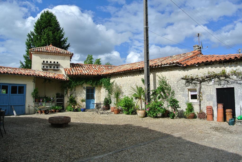 Chez Sarrazin Villa Brossac Bagian luar foto